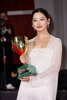82nd Venice Film Festival Red carpet winners Palazzo del Cinema - Venice Lido, Italy Xin Zhilei 82nd Venice Film Festival Red carpet winners Palazzo del Cinema - Venice Lido, Italy 6th September 2025  Copyright: xMAXxMONTINGELLI SGPx