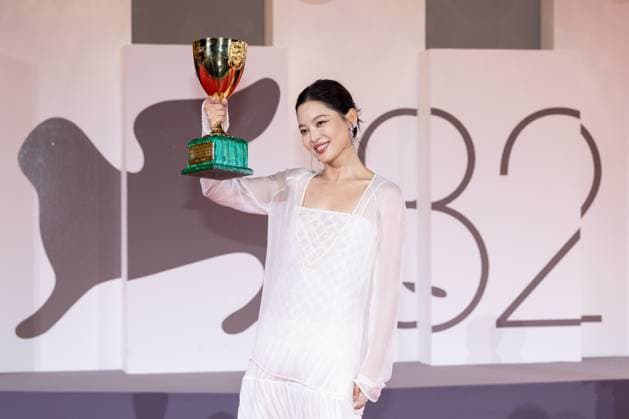 82nd Venice Film Festival Red carpet winners Palazzo del Cinema - Venice Lido, Italy Xin Zhilei 82nd Venice Film Festival Red carpet winners Palazzo del Cinema - Venice Lido, Italy 6th September 2025  Copyright: xSGPx