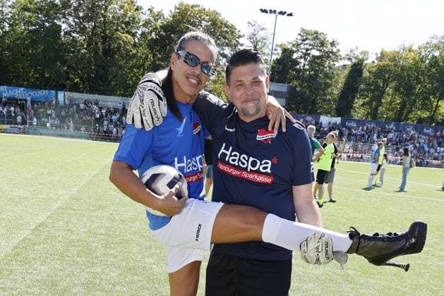 Jorge Gonzalez and Tim Maelzer at the Kicken mit Herz charity football match in aid of the childrens heart ward at the Eppendorf University Hospital UKE on 7 September 2025 in Hamburg Kicken mit Herz 2025 charity event in Hamburg