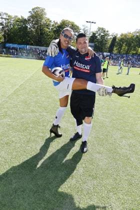 Jorge Gonzalez and Tim Maelzer at the Kicken mit Herz charity football match in aid of the childrens heart ward at the Eppendorf University Hospital UKE on 7 September 2025 in Hamburg Kicken mit Herz 2025 charity event in Hamburg