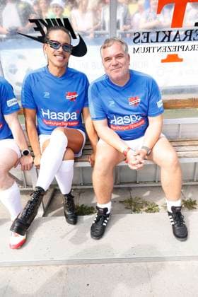 Jorge Gonzalez and Elton at the charity football match Kicken mit Herz in aid of the childrens heart ward at the Eppendorf University Hospital UKE on 7 09 2025 in Hamburg Kicken mit Herz 2025 charity event in Hamburg