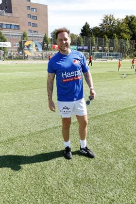 Johannes Oerding at the charity football match Kicken mit Herz for the benefit of the childrens heart ward of the University Hospital Eppendorf UKE on 7 09 2025 in Hamburg Kicken mit Herz 2025 charity event in Hamburg