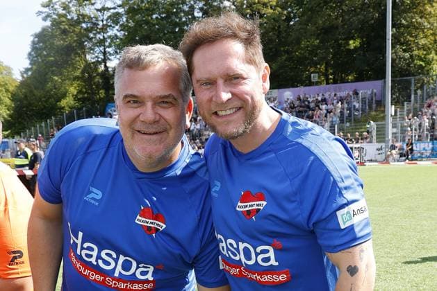 Elton and Johannes Oerding at the charity football match Kicken mit Herz for the benefit of the childrens heart ward of the University Hospital Eppendorf UKE on 7 09 2025 in Hamburg Kicken mit Herz 2025 charity event in Hamburg