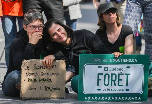 September 7, 2025, Montreal, Pq, Canada: People take part in a Meres au front Montreal protest outside the office of Quebec Premier Francois Legault in Montreal, Sunday, Sept., 7, 2025. Montreal Canada - ZUMAc35_ 20250907_zaf_c35_009 Copyright: xGrahamxHughesx