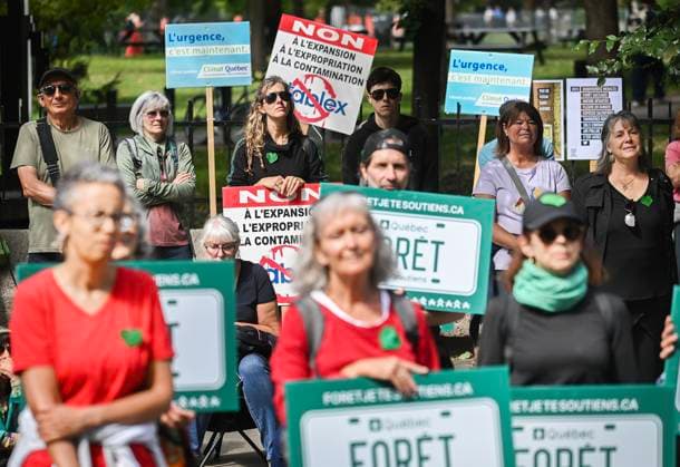 September 7, 2025, Montreal, Pq, Canada: People take part in a Meres au front Montreal protest outside the office of Quebec Premier Francois Legault in Montreal, Sunday, Sept., 7, 2025. Montreal Canada - ZUMAc35_ 20250907_zaf_c35_025 Copyright: xGrahamxHughesx