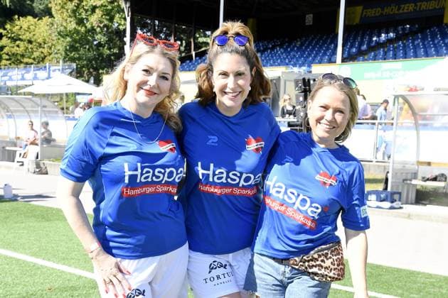 Sandra Quadflieg, Madita van Hülsen and Nova Meierhenrich at Kicken mit Herz at STADION HOHELUFT in Hamburg on 07 09 2025