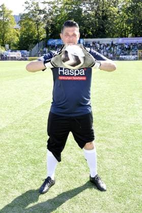 Tim Mälzer at Kicken mit Herz at STADION HOHELUFT in Hamburg on 07 09 2025