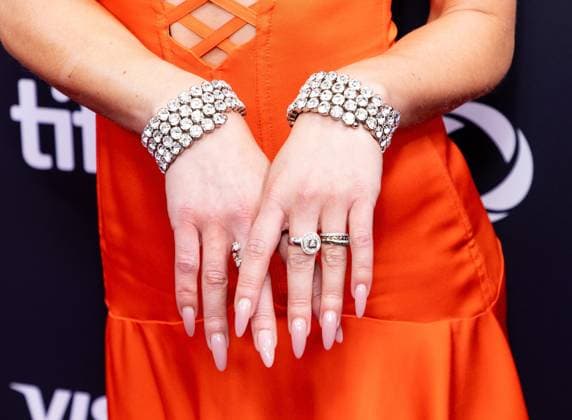 2025 Toronto International Film Festival - Roofman Premiere Juno Temple, Jewelry detail, attends the premiere of Roofman at the 2025 Toronto International Film Festival at Roy Thomson Hall on September 06, 2025 in Toronto, Ontario. Toronto Roy Thomson Hall ON Canada Copyright: xPicjer imageSPACEx