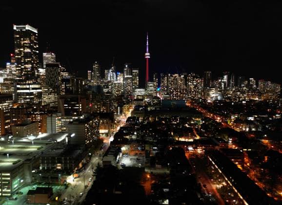 Toronto illuminated at night TORONTO, ON, CANADA - APRIL 26 : Aerial view of CN Tower is seen in Toronto, Ontario, Canada on April 26, 2023. Ontario Canada. Editorial use only. Please get in touch for any other usage.  Copyright: x2025xAnadoluxMertxAlperxDervÄ±Åüx