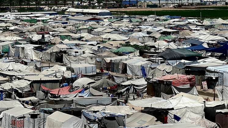 News Themen der Woche KW36 News Bilder des Tages Humanitarian Conditions Worsen in Gaza Displaced Palestinians take shelter in makeshift tents in the Al-Mawasi area, west of Khan Yunis, Gaza, on September 7, 2025, as continued evacuation orders drive thousands from the northern Gaza Strip. Severe overcrowding, lack of clean water, and poor sanitation have left families struggling amid worsening humanitarian conditions. Khan Yunis Gaza Strip Palestinian Territories Copyright: xDoaaxAlbazx