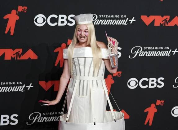 Megan Stalter arrives on the red carpet at the 2025 MTV Video Music Awards VMA s at the UBS Arena in Elmont, New York on Sunday, September 07, 2025.  MTV20250907122 AngelinaxKatsanis