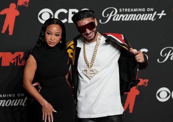 (L-R) Nikki Hall and Pauly D arrive on the red carpet at the 2025 MTV Video Music Awards VMA s at the UBS Arena in Elmont, New York on Sunday, September 07, 2025.  MTV20250907125 AngelinaxKatsanis