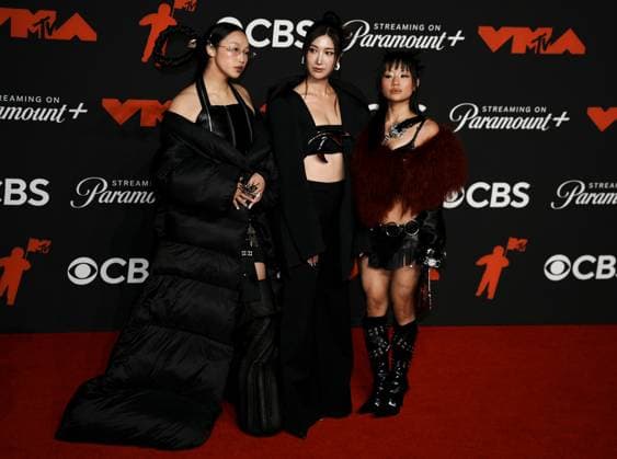 (L-R) Audrey Nuna, EJAE and REI AMI arrive on the red carpet at the 2025 MTV Video Music Awards VMA s at the UBS Arena in Elmont, New York on Sunday, September 07, 2025.  MTV20250907137 AngelinaxKatsanis