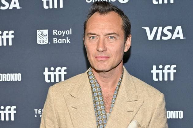 Toronto Black Rabbit Screening Jude Law attending the screening of the movie Black Rabbit ahead of Toronto International Film Festival (TIFF) in Toronto, Canada on September 7, 2025. Photo by Julien Reynaud APS-Medias ABACAPRESS.COM Toronto Canada  Copyright: xReynaudxJulien APS-Medias ABACAx