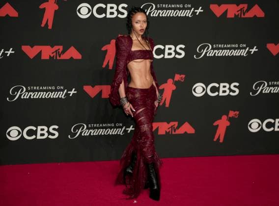FKA Twigs arrives on the red carpet at the 2025 MTV Video Music Awards VMA s at the UBS Arena in Elmont, New York on Sunday, September 07, 2025.  MTV20250907159 AngelinaxKatsanis