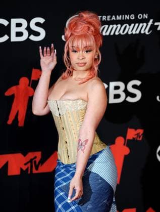 Ice Spice arrives on the red carpet at the 2025 MTV Video Music Awards VMA s at the UBS Arena in Elmont, New York on Sunday, September 07, 2025.  MTV20250907168 AngelinaxKatsanis