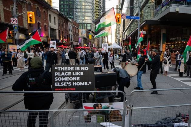 September 7, 2025, Toronto, On, Canada: Pro-Palestinian protesters gather at the Toronto International Film Festival in Toronto on Sunday, September 7, 2025. Toronto Canada  - ZUMAc35_ 20250907_zaf_c35_133 Copyright: xArlynxMcadoreyx