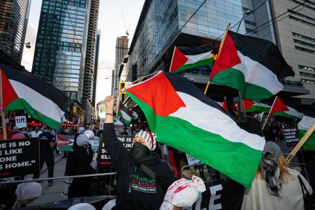 September 7, 2025, Toronto, On, Canada: Pro-Palestinian protesters gather at the Toronto International Film Festival in Toronto on Sunday, September 7, 2025. Toronto Canada  - ZUMAc35_ 20250907_zaf_c35_134 Copyright: xArlynxMcadoreyx
