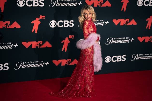 Sabrina Carpenter arrives on the red carpet at the 2025 MTV Video Music Awards VMA s at the UBS Arena in Elmont, New York on Sunday, September 07, 2025.  MTV20250907908 AngelinaxKatsanis