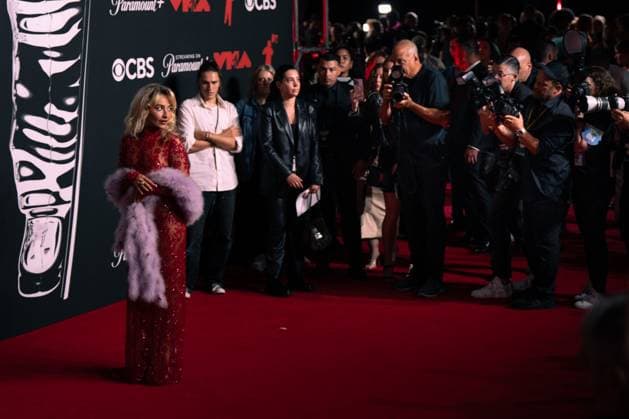 Red carpet photographers photograph Sabrina Carpenter on the red carpet at the 2025 MTV Video Music Awards VMA s at the UBS Arena in Elmont, New York on Sunday, September 07, 2025.  MTV20250907922 AngelinaxKatsanis