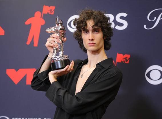 Sombr arrives in the press room at the 2025 MTV Video Music Awards VMA s at the UBS Arena in Elmont, New York on Sunday, September 07, 2025.  MTV20250907816 SerenaxXuxNing