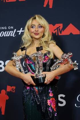 American singer Sabrina Carpenter poses on the red carpet at the MTV Video Music Awards (VMAs) in New York, United States, 07 September 2025. MTV Video Music Awards Red Carpet !ACHTUNG: NUR REDAKTIONELLE NUTZUNG!  Copyright: xOctavioxGuzmánx AME7382 20250908-55017857142_1