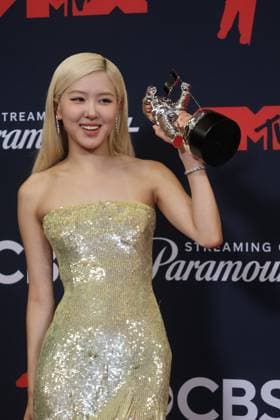 Blackpink vocalist Rose poses at the MTV Video Music Awards (VMAs) in New York City, 07 September 2025. Blackpink is the most-followed band in the world on the video platform YouTube, with nearly 95 million subscribers. MTV Video Music Awards Red Carpet !ACHTUNG: NUR REDAKTIONELLE NUTZUNG!  Copyright: xOctavioxGuzmánx AME7362 20250908-55017857161_1