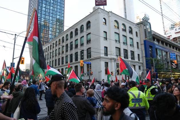 Pro-Palestinian protest at the Toronto International Film Festival TORONTO, CANADA - SEPTEMBER 7 : People gather for a pro-Palestinian protest at the Toronto International Film Festival on September 7, 2025 in Toronto, Ontario, Canada. Mert Alper Dervis Anadolu Toronto Canada. Editorial use only. Please get in touch for any other usage.  Copyright: x2025xAnadoluxMertxAlperxDervisx
