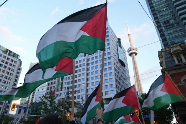 Pro-Palestinian protest at the Toronto International Film Festival TORONTO, CANADA - SEPTEMBER 7 : People gather for a pro-Palestinian protest at the Toronto International Film Festival on September 7, 2025 in Toronto, Ontario, Canada. Mert Alper Dervis Anadolu Toronto Canada. Editorial use only. Please get in touch for any other usage.  Copyright: x2025xAnadoluxMertxAlperxDervisx