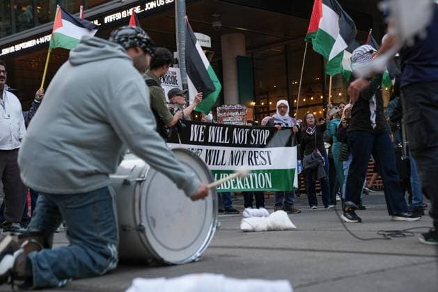 Pro-Palestinian protest at the Toronto International Film Festival TORONTO, CANADA - SEPTEMBER 7 : People gather for a pro-Palestinian protest at the Toronto International Film Festival on September 7, 2025 in Toronto, Ontario, Canada. Mert Alper Dervis Anadolu Toronto Canada. Editorial use only. Please get in touch for any other usage.  Copyright: x2025xAnadoluxMertxAlperxDervisx