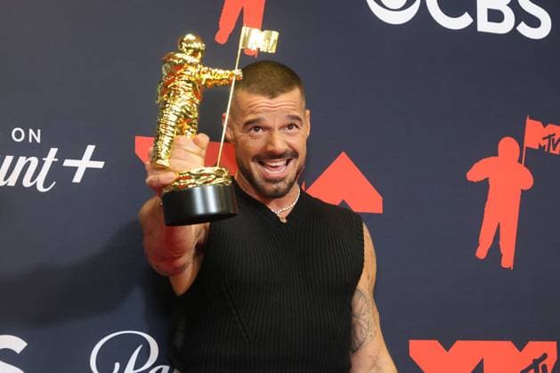 Puerto Rican singer Ricky Martin poses at the MTV Video Music Awards (VMAs) in New York City, 07 September 2025. Ricky Martin received the first Latin Icon Award at the MTV Video Music Awards (VMAs) at the UBS Arena in Elmont, New York. MTV Video Music Awards Red Carpet !ACHTUNG: NUR REDAKTIONELLE NUTZUNG!  Copyright: xOctavioxGuzmánx AME7316 20250908-55017857205_1