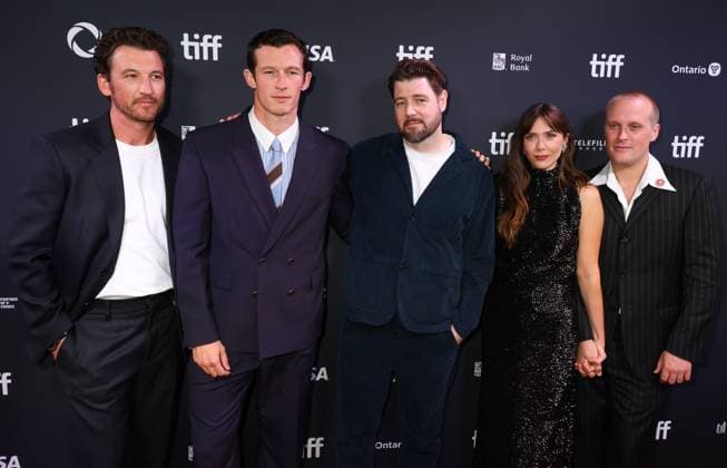 50eme Festival du Film de Toronto 7 Septembre 2025 50th Toronto International Film Festival Red carpet of the film Eternity Miles Teller, Callum Turner, David Freyne, Elizabeth Olsen and John Early 448426 2025 09 07 Toronto Canada  Copyright: xIsabellexVautierx xStarfacex STAR_448426_233