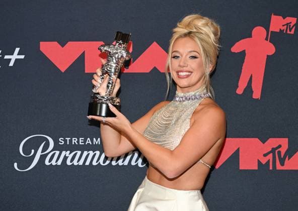 2025 MTV Video Music Awards - Press Room Megan Moroney, winner of the Best Country Award poses in the press room during the 2025 MTV Video Music Awards at UBS Arena on September 07, 2025 in Elmont, New York. Elmont UBS New York USA Copyright: xJeremyxSmith imageSPACEx