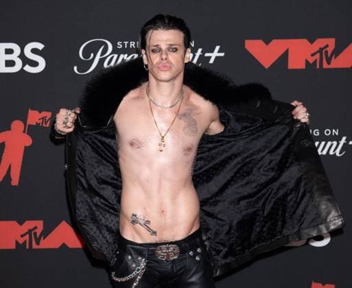 2025 MTV VMA Awards Red Carpet Featuring: Yungblud Where: New York, New York, United States When: 07 Sep 2025 Credit: Janet Mayer INSTARimages.com EDITORIAL USE ONLY. NOT FOR USE BY NEWSPAPERS BASED IN THE UK. Copyright: xx instar55062579