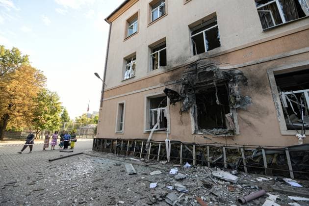 Russia Ukraine Military Operation Shelling 8999321 08.09.2025 A view shows a school building damaged by an alleged Ukrainian drone strike amid Russia s military operation in Ukraine, in Kalininsky District of Donetsk, Donetsk People s Republic, Russia. Taisija Voroncova Sputnik Donetsk Russia  Copyright: xTaisijaxVoroncovax