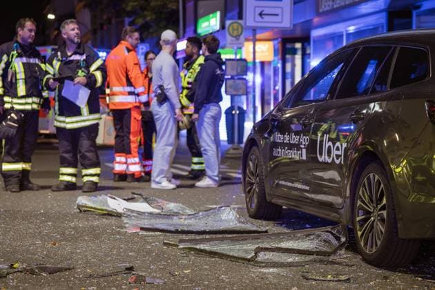 News Themen der Woche KW36 Explosion in Kiosk Polizei ermittelte wegen Anschlag Am Sonntag 07.09.2025 kam es in der Frankfurter Straße in einem Kiosk zu einer mutmaßlichen Detonation. Eine Person erlitt leichte Verletzungen und wurde vor Ort medizinisch versorgt. Der Bereich war abgesperrt, die Polizei nahm Ermittlungen wegen einer möglichen Vorsatztat auf. Spurensicherung und Untersuchungen zu den Hintergründen wurden durchgeführt. Neu-Isenburg Frankfurter Straße Hessen Deutschland *** Explosion in kiosk Police investigating attack On Sunday 07 09 2025 there was a suspected detonation in a kiosk in Frankfurter Straße One person suffered minor injuries and received medical treatment on site The area was cordoned off, the police began an investigation into a