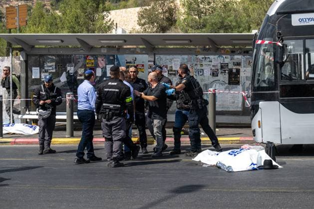 4 killed in attack in Jerusalem JERUSALEM - SEPTEMBER 08: A dead body in a body bag is seen on the ground as reinforcements are being dispatched to the area and roads are closed as a security precaution following an armed attack at the Ramot Junction at the entrance to East Jerusalem leaves four people dead and 15 others injured on September 8, 2025. According to a statement by Israeli police, two individuals suspected of carrying out the attack are shot dead. Mostafa Alkharouf Anadolu Jerusalem Israel. Editorial use only. Please get in touch for any other usage.  Copyright: x2025xAnadoluxMostafaxAlkharoufx