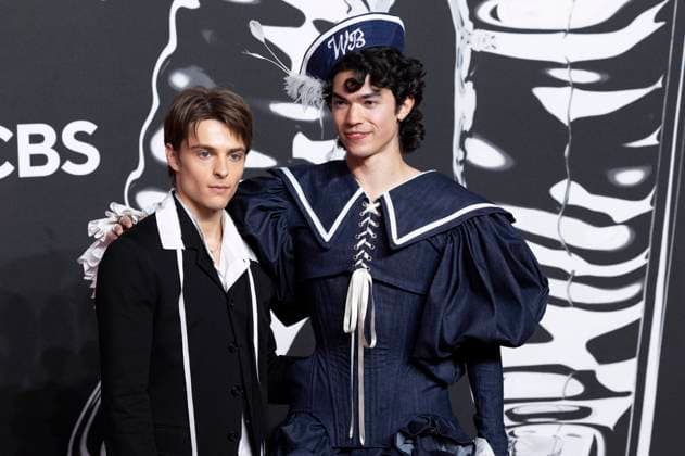 Conan Gray with companion at the MTV Video Music Awards 2025 at the UBS Arena New York, 07 09 2025 Foto:xB.xHinex xFuturexImagex mtv_5965