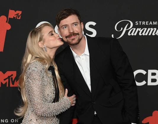 2025 MTV Video Music Awards - Arrivals Thea Booysen and MrBeast attend the 2025 MTV Video Music Awards at UBS Arena on September 07, 2025 in Elmont, New York. Elmont UBS New York USA Copyright: xJeremyxSmith imageSPACEx