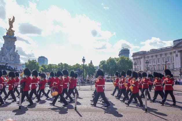 King Charles third ascension anniversary, London, 8 September 2025 London, UK. 8 September 2025. Ceremonial footguards of the Household division parade outisde Buckingham Palace as today marks the third anniversary of the ascension to the throne of King Charles III following the death of Queen Elizabeth. There will be a 41 gun salute to honour the occasion, Credit:Amer Ghazzal Avalon  Copyright: xAmerxGhazzalx xAvalonx 1035280391