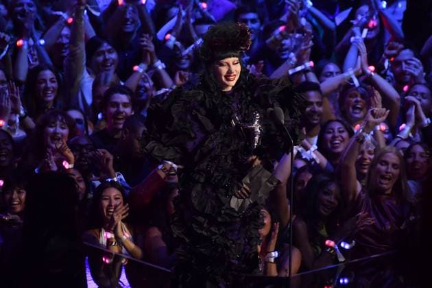 MTV Video Music Awards 2025 - Show Lady Gaga receives MTV s VMA for Artist of the Year onstage during the 2025 MTV Video Music Awards at UBS Arena on September 07, 2025 in Elmont, New York. Elmont UBS Arena New York USA Copyright: xCxFlanigan imageSPACEx