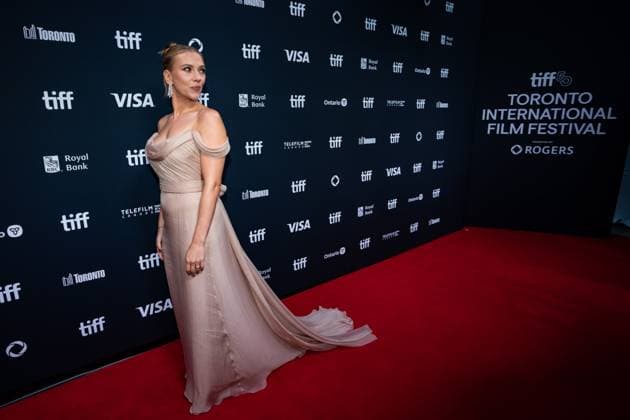 September 8, 2025, Toronto, On, Canada: Scarlett Johansson walks the red carpet at the premiere of Eleanor the Great at the Toronto International Film Festival, in Toronto, Monday, Sept. 8, 2025. Toronto Canada  - ZUMAc35_ 20250908_zaf_c35_121 Copyright: xArlynxMcadoreyx