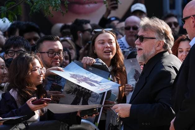 2025 Toronto International Film Festival - Frankenstein TORONTO, CANADA - SEPTEMBER 8 : Guillermo del Toro greets fans ahead of the premiere of ‘Frankenstein’ during the 2025 Toronto International Film Festival at Princess of Wales Theatre in Toronto, Ontario, Canada on September 8, 2025. Mert Alper Dervis Anadolu Ontario Canada. Editorial use only. Please get in touch for any other usage.  Copyright: x2025xAnadoluxMertxAlperxDervisx