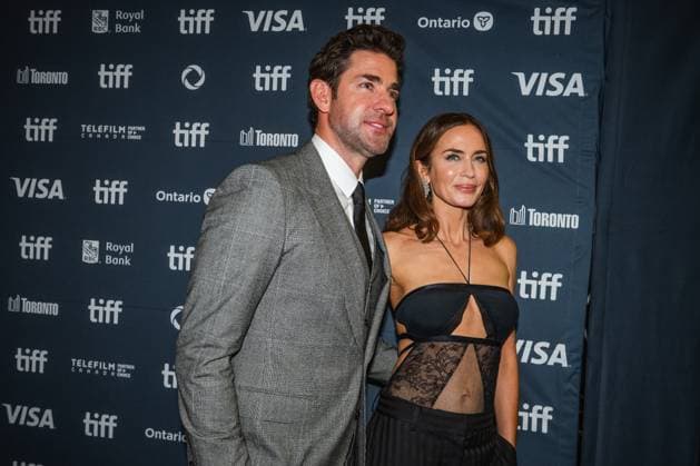 September 8, 2025, Toronto, On, Canada: John Krasinski, left, and Emily Blunt arrive on the red carpet for öÄuThe Smashing MachineöÄÃ¹ at the Toronto International Film Festival in Toronto, Monday, Sept. 8, 2025. Toronto Canada  - ZUMAc35_ 20250908_zaf_c35_185 Copyright: xLauraxProctorx