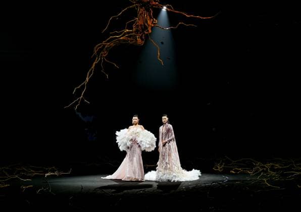 (250909) -- BEIJING, Sept. 9, 2025 -- Models present creations of Saint Joy by designer Bian Huizhong during the China Fashion Week in Beijing, capital of China, Sept. 8, 2025. ) CHINA-BEIJING-FASHION WEEK-SAINT JOY (CN) ChenxShuo 