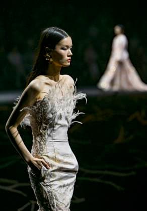 (250909) -- BEIJING, Sept. 9, 2025 -- Models present creations of Saint Joy by designer Bian Huizhong during the China Fashion Week in Beijing, capital of China, Sept. 8, 2025. ) CHINA-BEIJING-FASHION WEEK-SAINT JOY (CN) ChenxShuo 