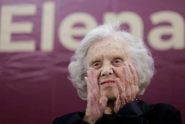Iztapalapa Mayor s Office Pays Tribute To Mexican Writer Elena Poniatowska Elena Poniatowska, a Mexican writer, receives a tribute led by Aleida Alavez, Mayor of Iztapalapa, in Mexico City, Mexico, on September 8, 2025, at the Civic Plaza of the Plaza Gavilan Housing Unit, which bears her name in recognition of her contribution to Mexican literature, culture, and history. Mexico City Mexico City Mexico Copyright: xGerardoxVieyrax originalFilename: vieyra-notitle250908_npslF.jpg