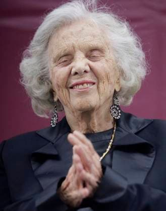 Iztapalapa Mayor s Office Pays Tribute To Mexican Writer Elena Poniatowska Elena Poniatowska, a Mexican writer, receives a tribute led by Aleida Alavez, Mayor of Iztapalapa, in Mexico City, Mexico, on September 8, 2025, at the Civic Plaza of the Plaza Gavilan Housing Unit, which bears her name in recognition of her contribution to Mexican literature, culture, and history. Mexico City Mexico City Mexico Copyright: xGerardoxVieyrax originalFilename: vieyra-notitle250908_npQfz.jpg