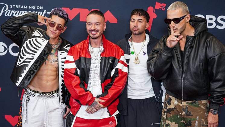 MTV Video Music Awards - Press Room Lenny Tavarez, J Balvin, Justin Quiles and DJ Snake pose in the press room at the 2025 MTV Video Music Awards held at UBS Arena on September 7, 2025 in Elmont, Nassau County, New York, United States. Photo by Jorge Estrellado Image Press Agency ABACAPRESS.COM Elmont New York United States  Copyright: xImagexPressxAgency ABACAx