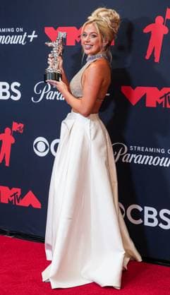 MTV Video Music Awards - Press Room American singer and songwriter Megan Moroney, winner of the Best Country Award poses in the press room at the 2025 MTV Video Music Awards held at UBS Arena on September 7, 2025 in Elmont, Nassau County, New York, United States. Photo by Jorge Estrellado Image Press Agency ABACAPRESS.COM Elmont New York United States  Copyright: xImagexPressxAgency ABACAx